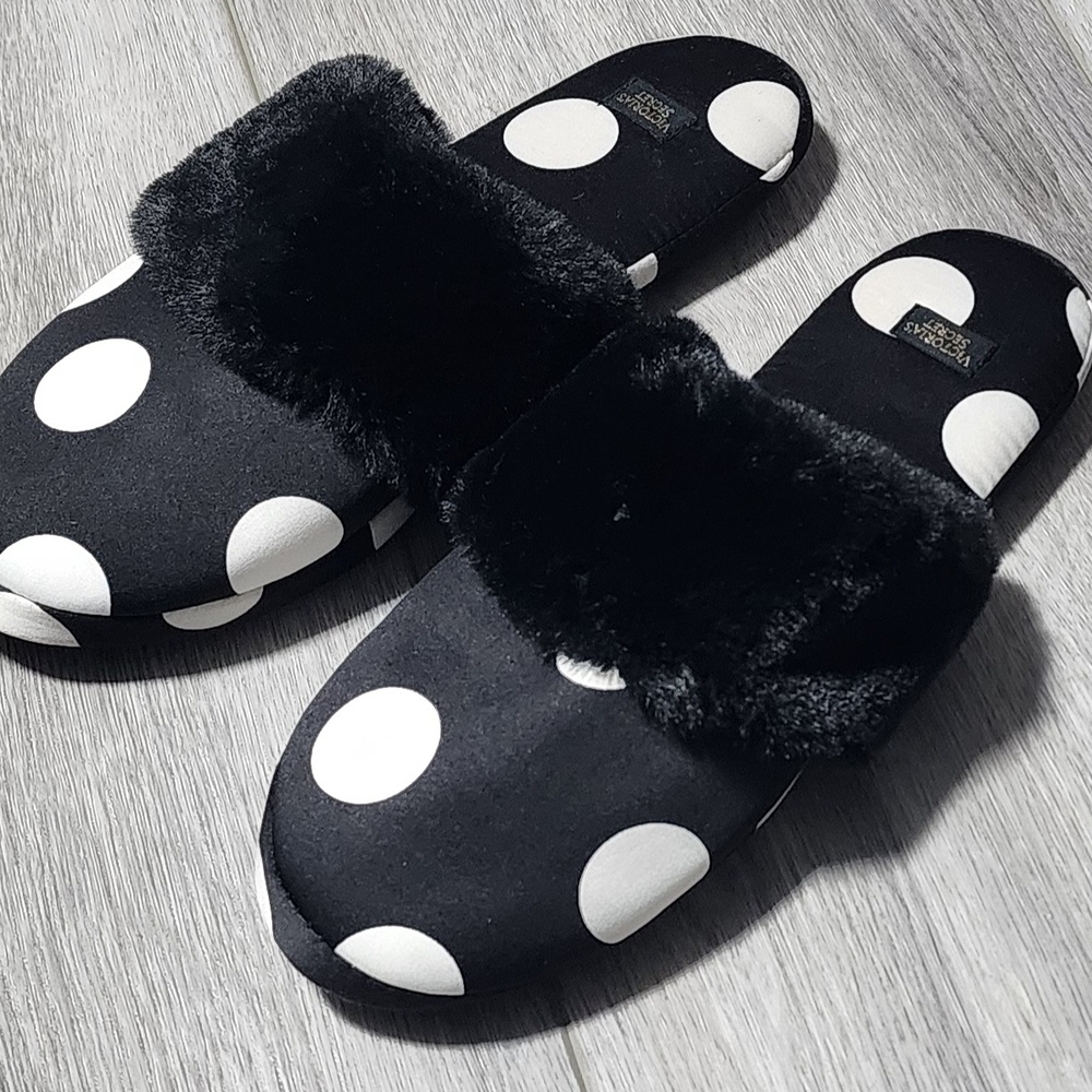 NWOT Victoria's Secret Faux Fur Black And White Satin Polka Dot Slippers Medium